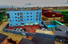 Romeneo Grand Royal Hotel